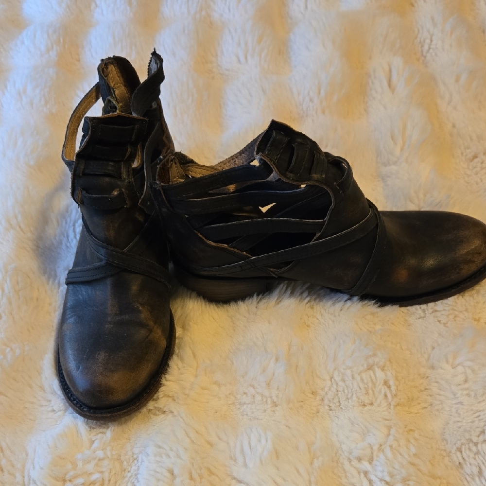 Freebird Women's Black Leather Shoes
